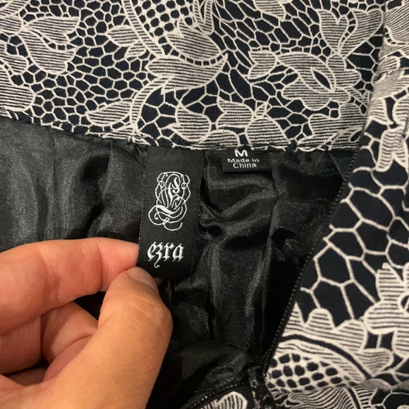 Flowy Navy floral skirt M - Picture 9 of 9